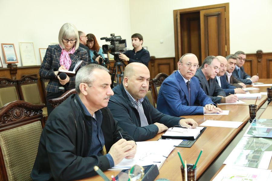 В Дербенте прошло рабочее совещание под председательством Абдусамада Гамидова